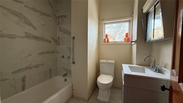 2 E Grant Street, Marshalltown, IA 50158