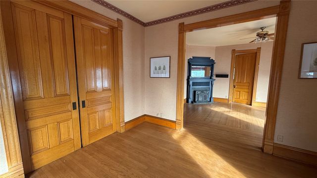 2 E Grant Street, Marshalltown, IA 50158