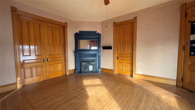 2 E Grant Street, Marshalltown, IA 50158