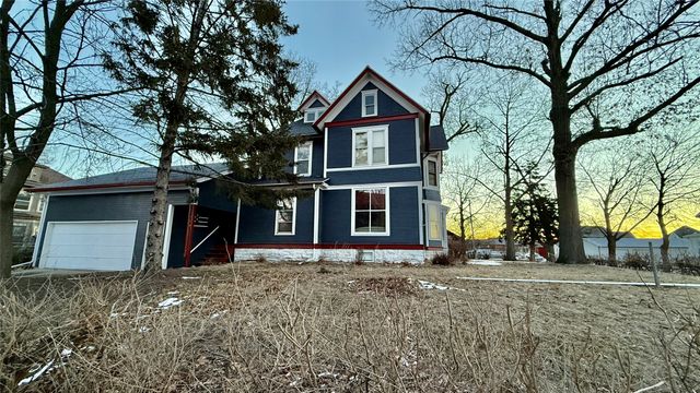 2 E Grant Street, Marshalltown, IA 50158