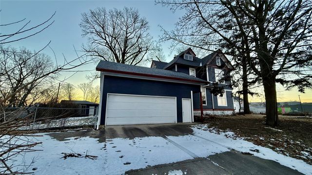 2 E Grant Street, Marshalltown, IA 50158