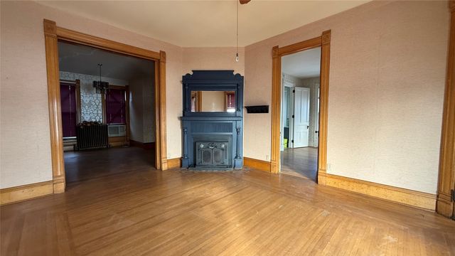 2 E Grant Street, Marshalltown, IA 50158