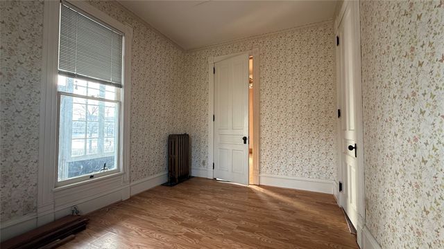 2 E Grant Street, Marshalltown, IA 50158