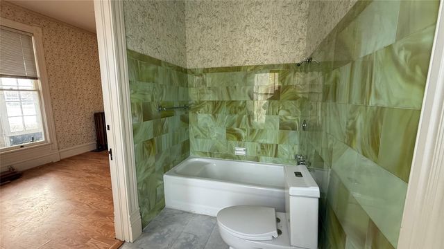 2 E Grant Street, Marshalltown, IA 50158