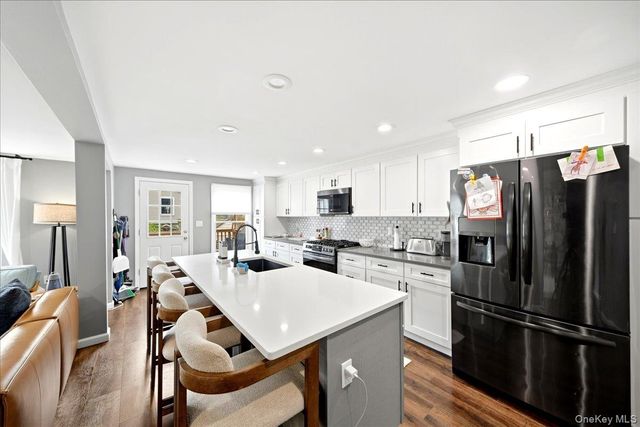 736 Pelhamdale Avenue, New Rochelle, NY 10801