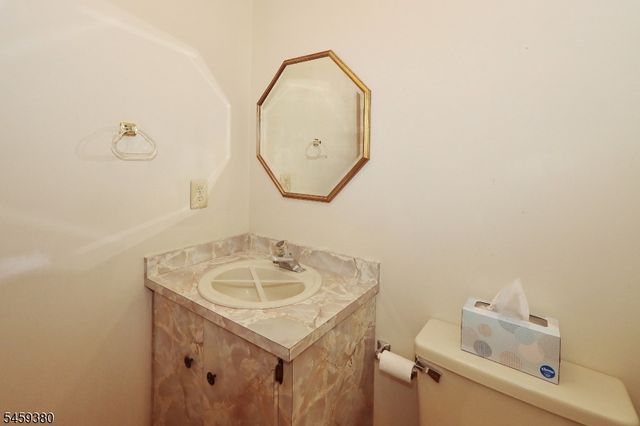 25 Tisbury Ct, Scotch Plains Twp., NJ 07076