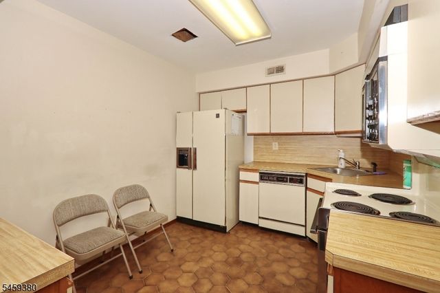 25 Tisbury Ct, Scotch Plains Twp., NJ 07076
