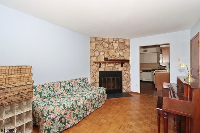 25 Tisbury Ct, Scotch Plains Twp., NJ 07076