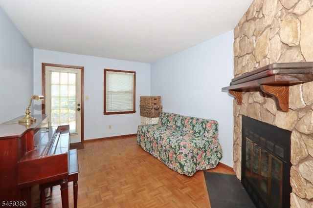 25 Tisbury Ct, Scotch Plains Twp., NJ 07076
