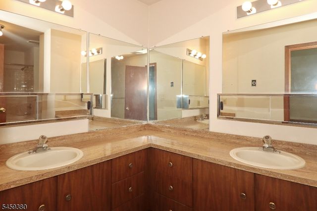 25 Tisbury Ct, Scotch Plains Twp., NJ 07076