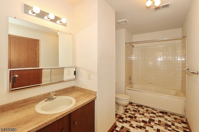 25 Tisbury Ct, Scotch Plains Twp., NJ 07076
