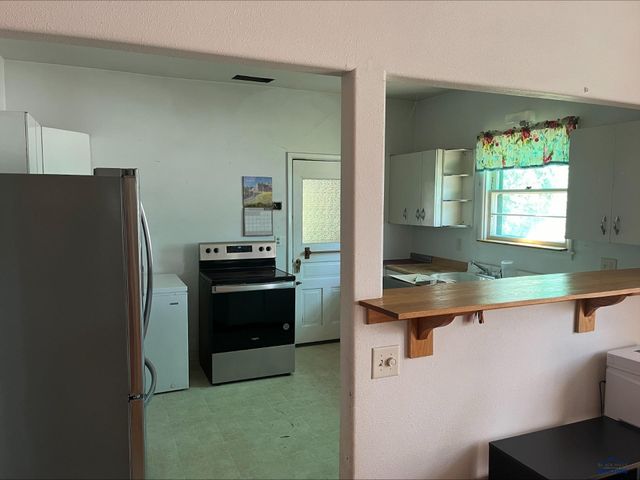 245 S 6TH ST, Hot Springs, SD 57747