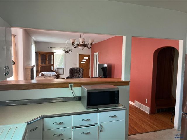 245 S 6TH ST, Hot Springs, SD 57747