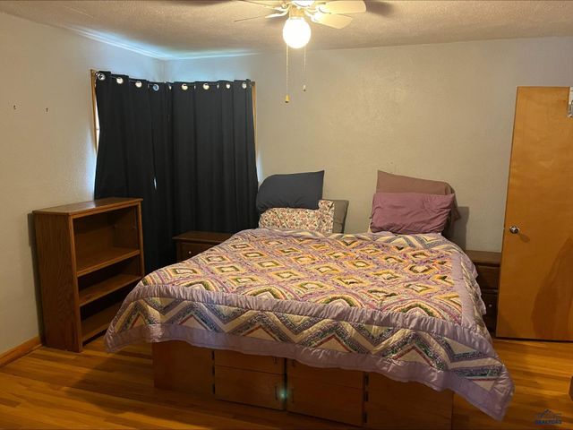 245 S 6TH ST, Hot Springs, SD 57747