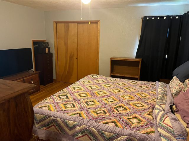 245 S 6TH ST, Hot Springs, SD 57747