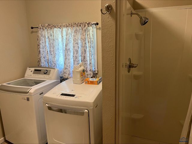 245 S 6TH ST, Hot Springs, SD 57747