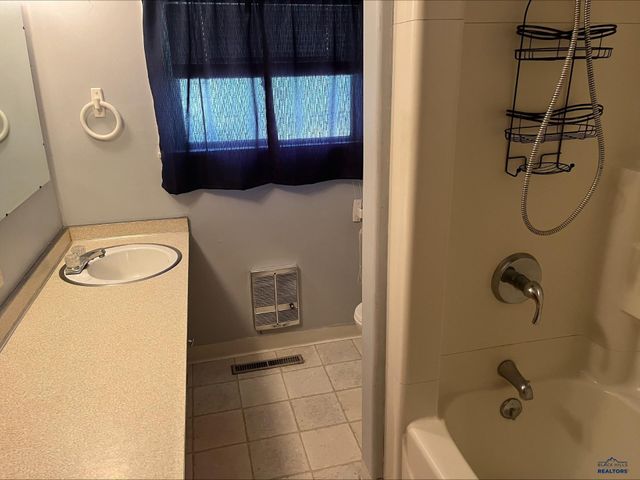 245 S 6TH ST, Hot Springs, SD 57747