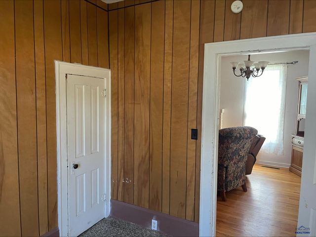 245 S 6TH ST, Hot Springs, SD 57747