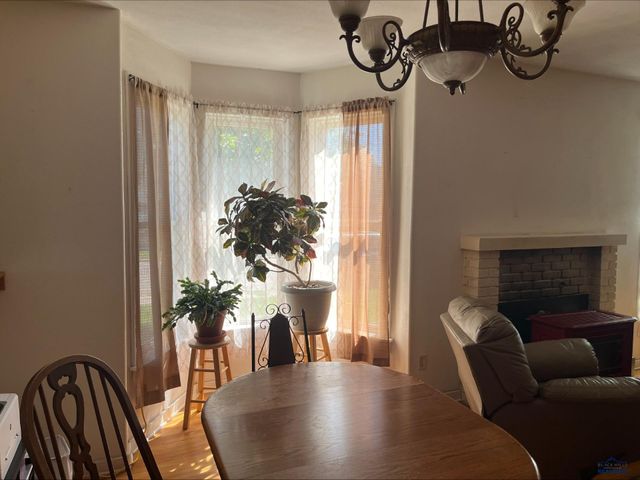 245 S 6TH ST, Hot Springs, SD 57747
