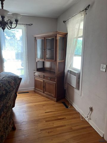 245 S 6TH ST, Hot Springs, SD 57747