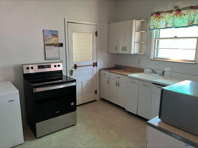 245 S 6TH ST, Hot Springs, SD 57747