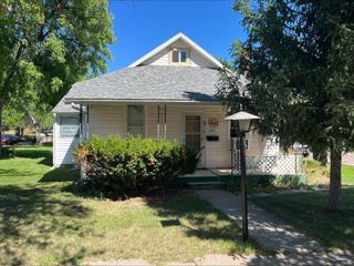 245 S 6TH ST, Hot Springs, SD 57747