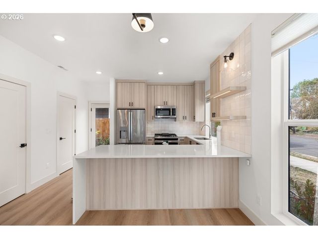 8594 N BUCHANAN Ave, Portland, OR 97203