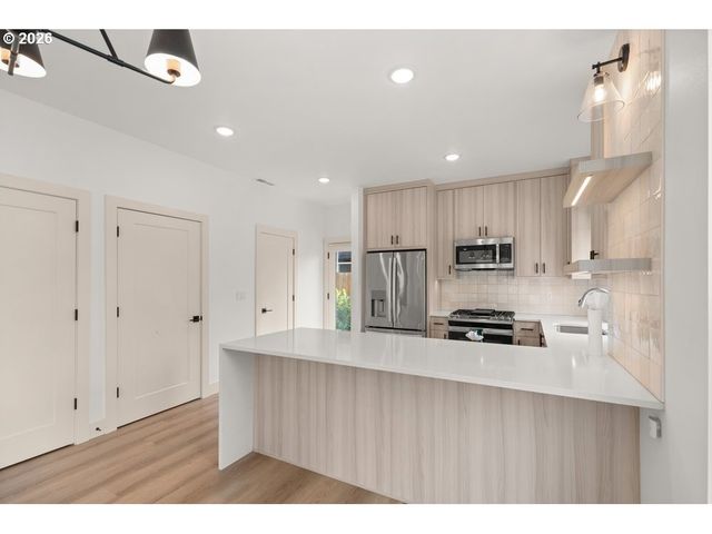8594 N BUCHANAN Ave, Portland, OR 97203