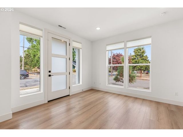8594 N BUCHANAN Ave, Portland, OR 97203