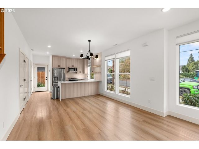 8594 N BUCHANAN Ave, Portland, OR 97203