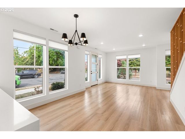 8594 N BUCHANAN Ave, Portland, OR 97203