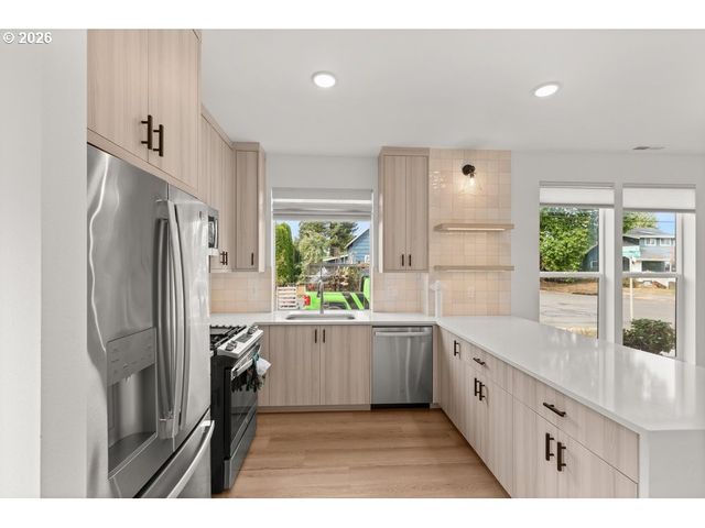 8594 N BUCHANAN Ave, Portland, OR 97203