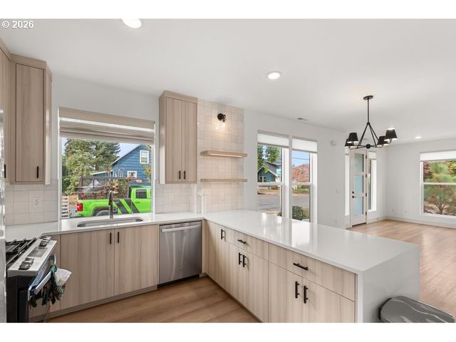 8594 N BUCHANAN Ave, Portland, OR 97203