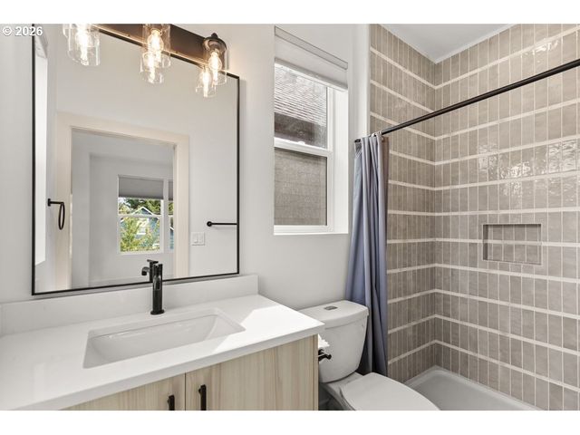 8594 N BUCHANAN Ave, Portland, OR 97203