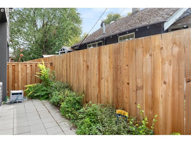 8594 N BUCHANAN Ave, Portland, OR 97203