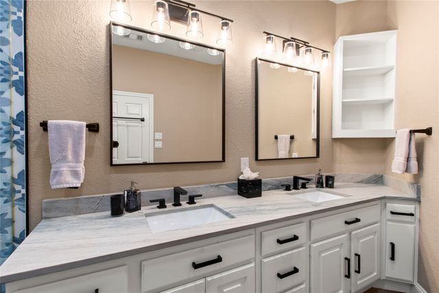 1301 Oak Hill Drive, Kemp, TX 75143