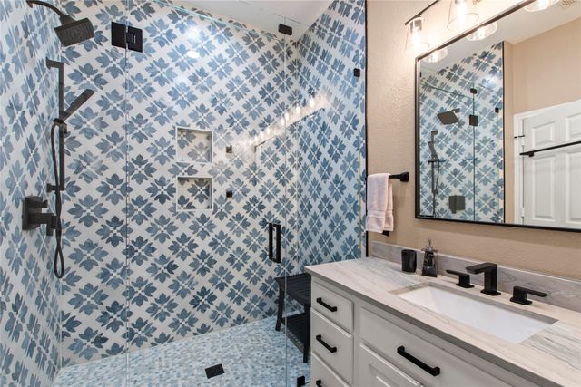 1301 Oak Hill Drive, Kemp, TX 75143