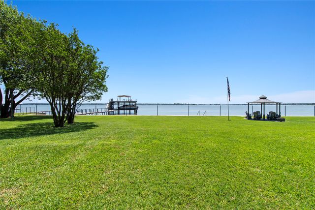 1301 Oak Hill Drive, Kemp, TX 75143