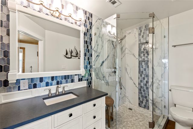 1301 Oak Hill Drive, Kemp, TX 75143