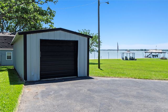 1301 Oak Hill Drive, Kemp, TX 75143