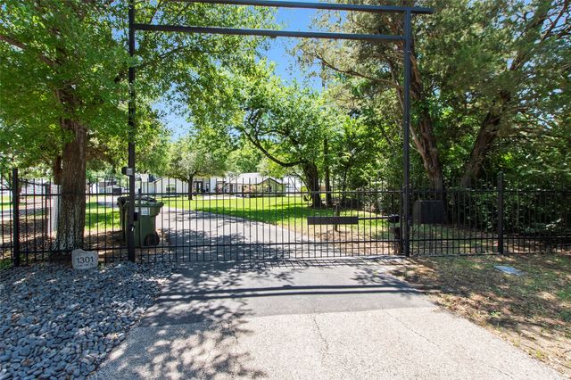 1301 Oak Hill Drive, Kemp, TX 75143