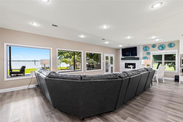 1301 Oak Hill Drive, Kemp, TX 75143