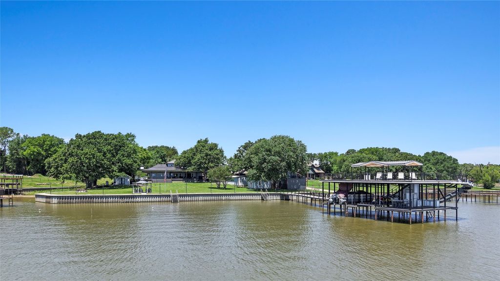 1301 Oak Hill Drive, Kemp, TX 75143