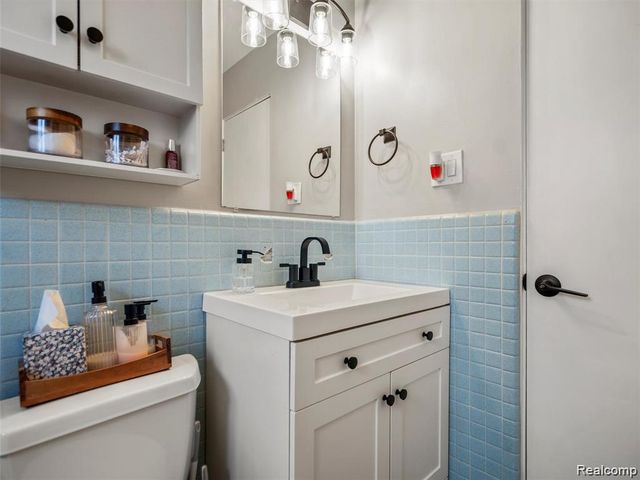 4910 Briarwood Avenue A1, Royal Oak Charter Township, MI 48073