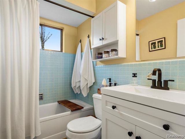 4910 Briarwood Avenue A1, Royal Oak Charter Township, MI 48073