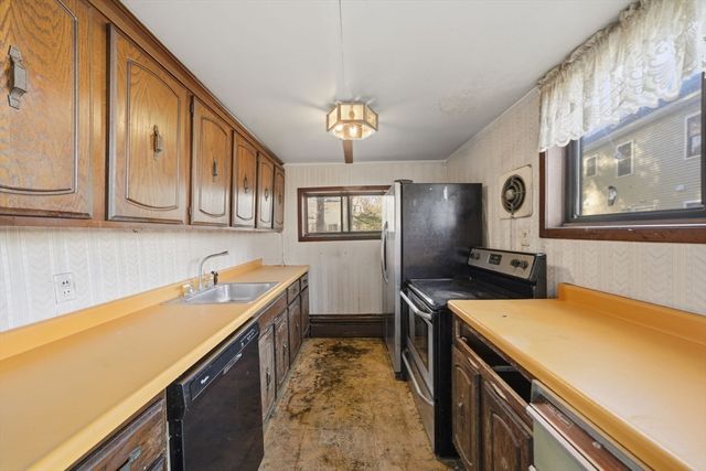 11 Hutchins Cir, Lynnfield, MA 01940