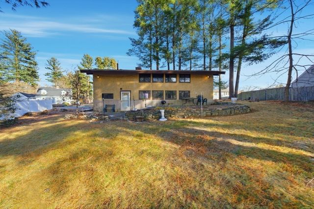 11 Hutchins Cir, Lynnfield, MA 01940