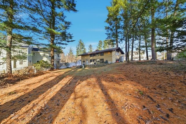 11 Hutchins Cir, Lynnfield, MA 01940