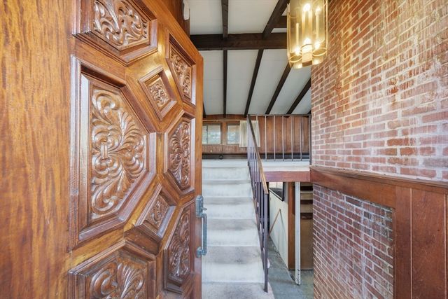 11 Hutchins Cir, Lynnfield, MA 01940