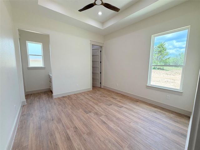 14380 Childress Ranch Dr, Washington, TX 77880